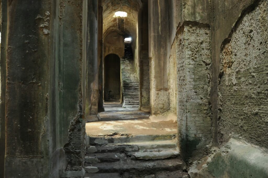 nterno della Piscina Mirabilis a Bacoli vicino alla casa vacanze Dimora Fortuna